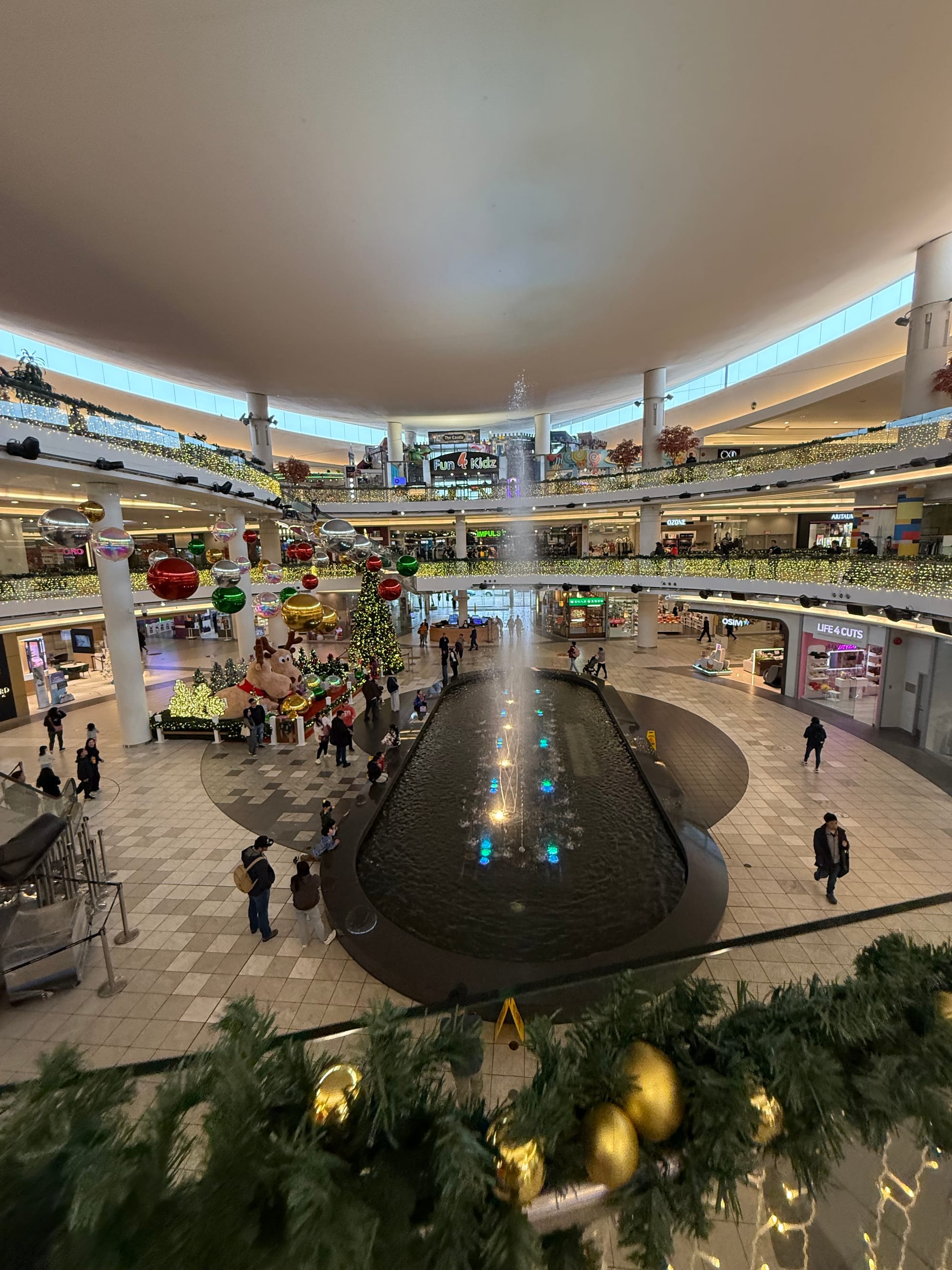 The courtyard of Aberdeen, with a large fountain shooting tall jets of water in a dramatic way
